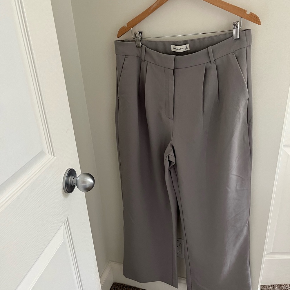 Abercrombie & Fitch Light Gray Sloane Trousers regular length, pleated